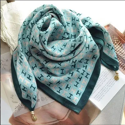 2025 new thermal square towel magnetic buckle triangle silk scarf cotton scarf female spring and winter foreign air bib temperament all match