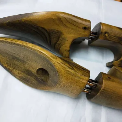 Wooden shoe tree
